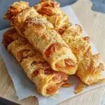Dafür machen wir gern den Ofen an: Käse-Knusperstangen mit Röstzwiebeln