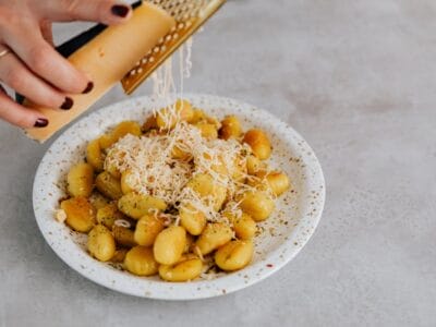 Kartoffelnester mit Speck und Käse: Knuspriges Knollenglück!
