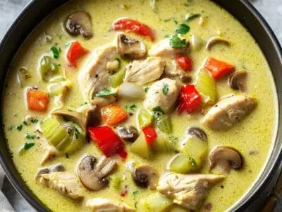 Hähnchen-Curry-Lauch-Suppe